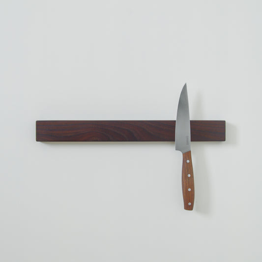 Magnetisk knivholder i thermobehandlet asketræ fra Vigen Design