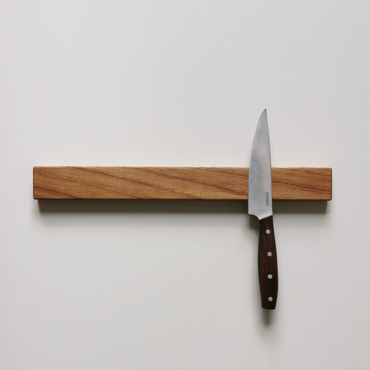Magnetisk knivholder i massivt egetræ fra Vigen Design