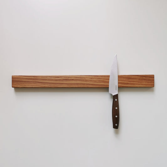 Magnetisk knivholder i massivt egetræ fra Vigen Design